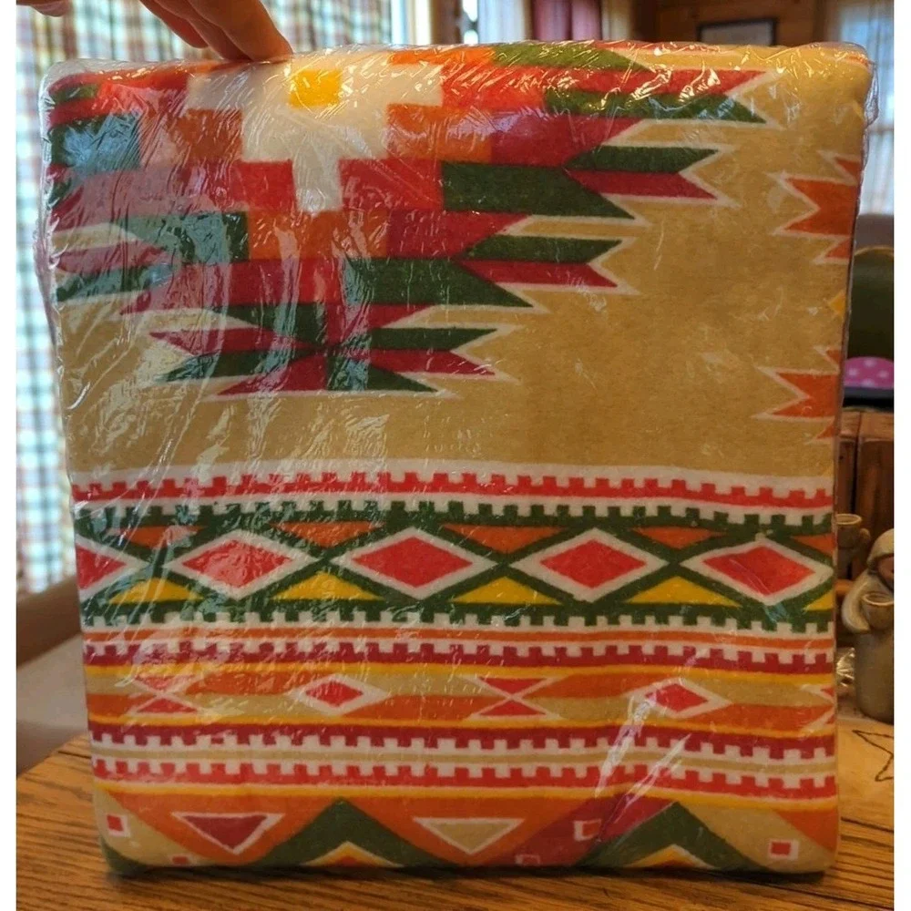 New Old Stock Vintage Fashion Print Blanket Inca Full/Twin 72